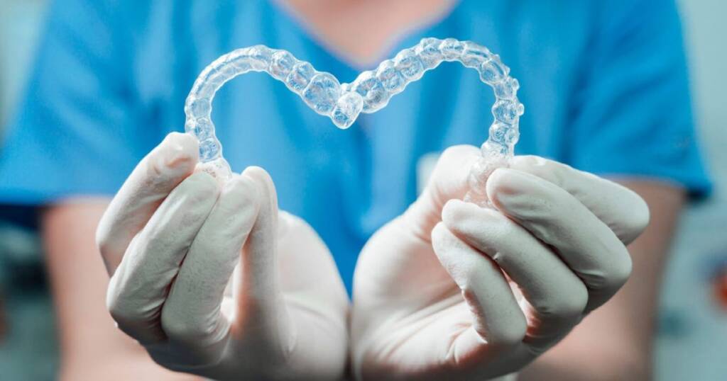 Can You Eat With Invisalign